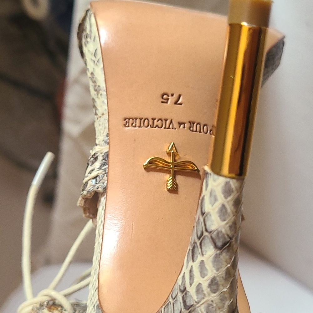 Sandals - Picture 5 of 5